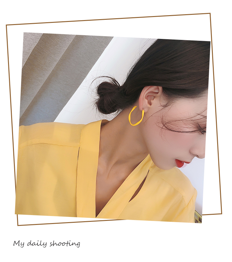 Khuyên tai thiết kế độc đáo cá tính thời trang