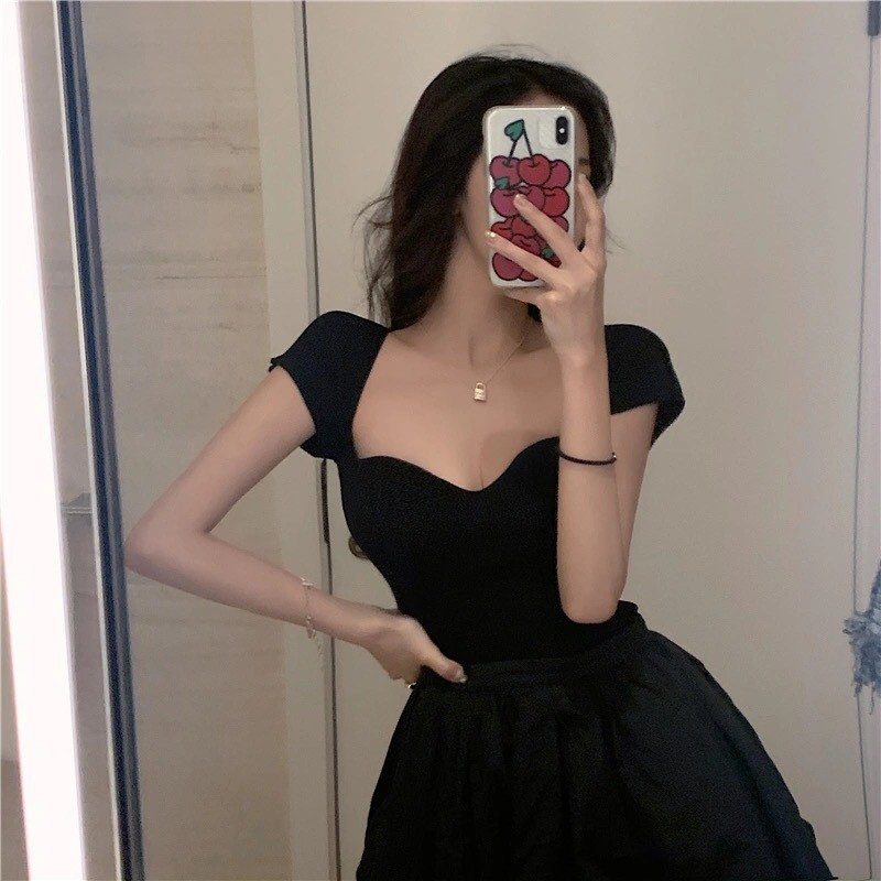 Áo len dệt kim cổ vuông lượn sóng
