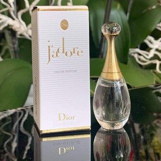 Nước hoa Dior jadore EDP chưa bao giờ đánh mất vị thế của mình,vẫn mê hoặc lòng người với hương thơm gợi cảm,sang trọng