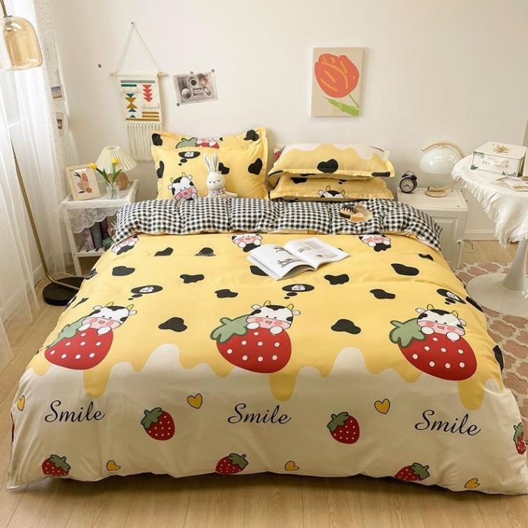 Trọn Bộ Chăn Ga Gối Mền Thương Hiệu 🌸EVILY🌸 Cotton Poly. Mẫu BÒ SỮA DÂU TÂY VÀNG Siêu Cấp Cute. Dễ Thương.