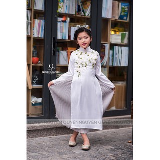 Áo dài bé gái trắng thêu hoa ruy băng