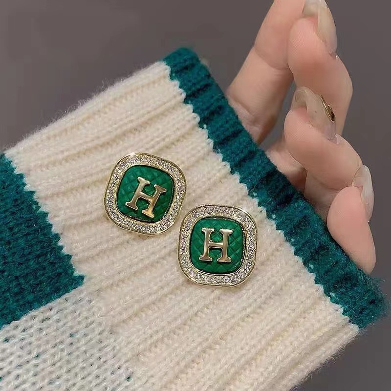 Đôi bông tai dáng dài phối tua rua thời trang Hàn Quốc độc đáo