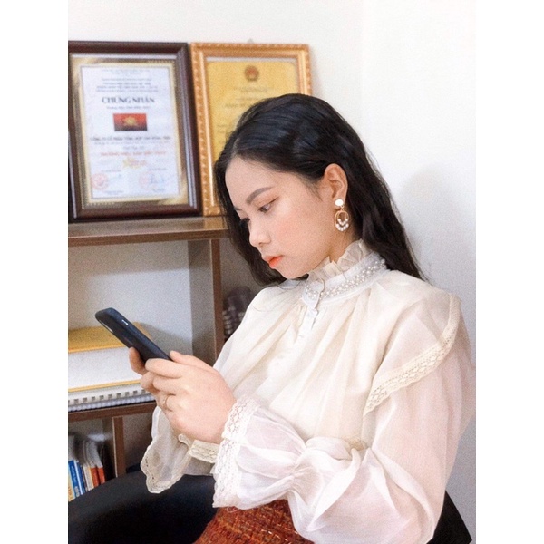 Áo sơ mi voan tơ hai lớp cổ xếp ly phối bèo đính ngọc tay bồng chít cổ bèo pha ren tiểu thư sang bánh bèo