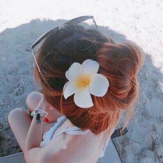 Kẹp hoa sứ hot girl