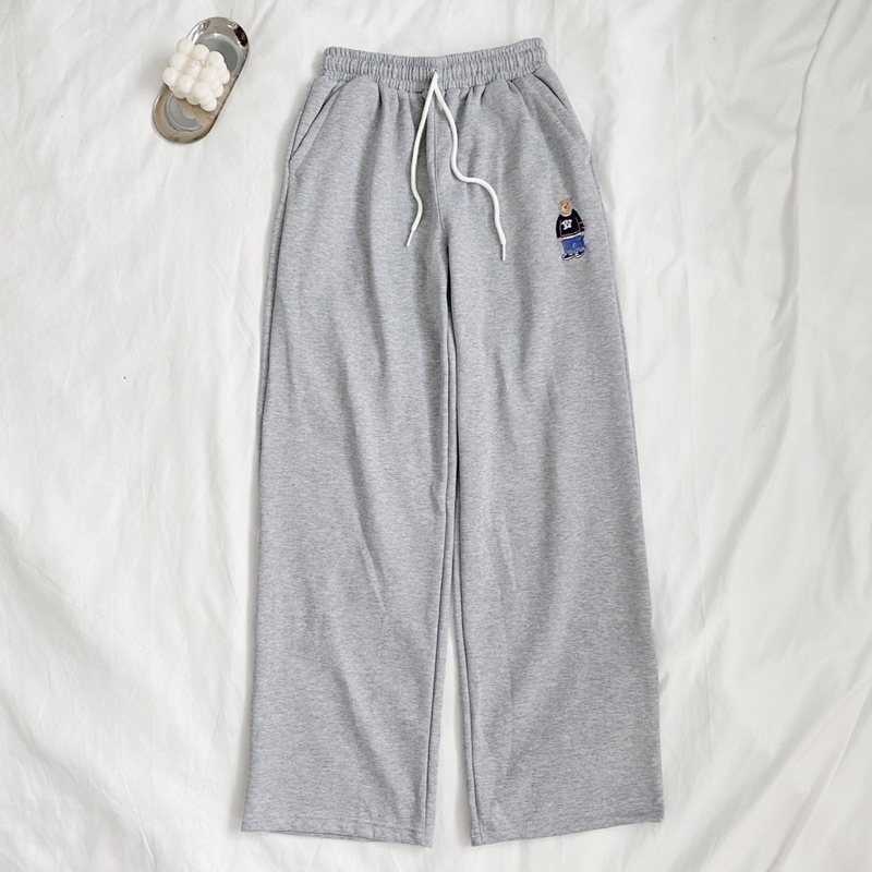 Quần ống rộng - Quần nỉ ống suông unisex Homies cạp chun thêu hình Gấu