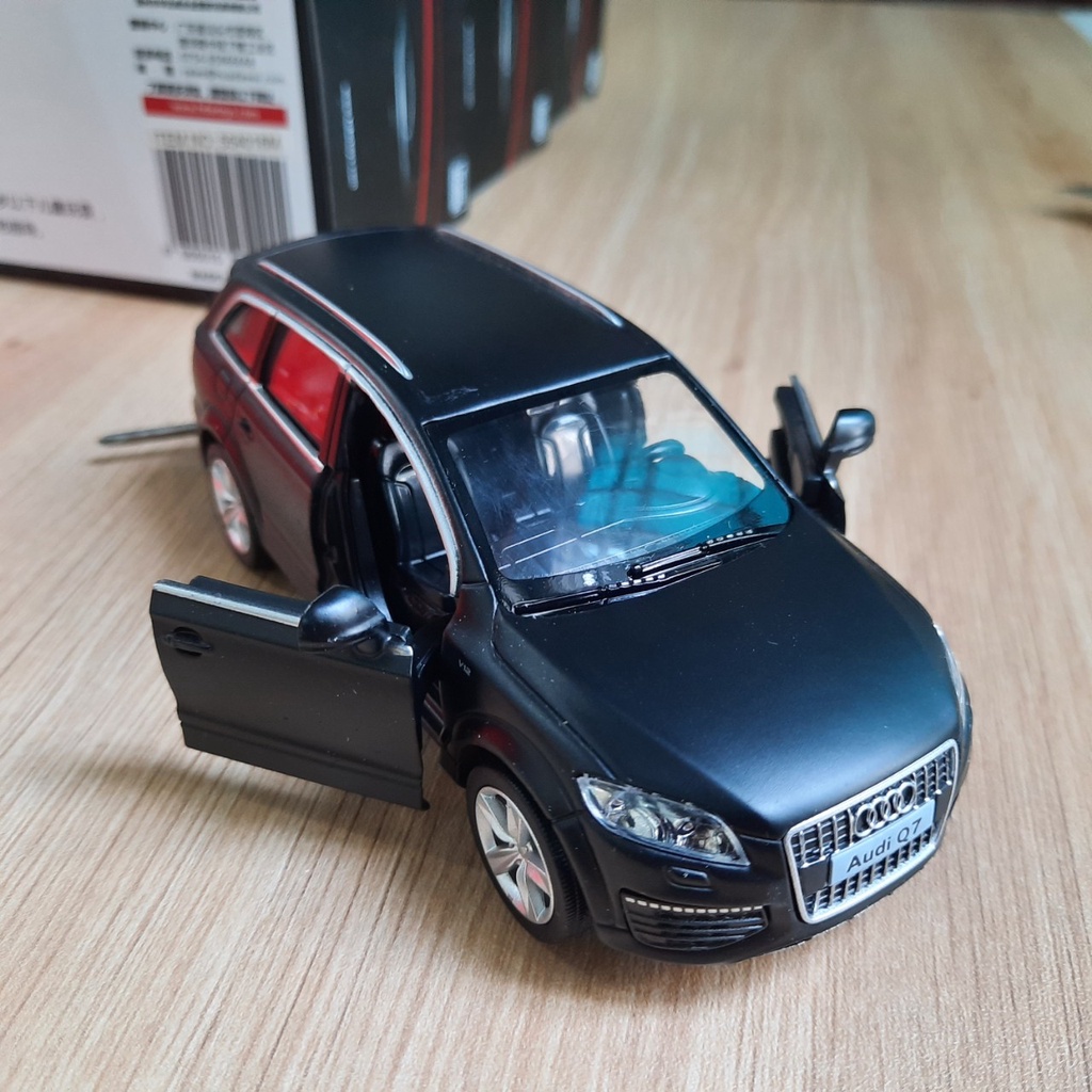 Xe mô hình ô tô RMZ Audi Q7 xe bằng sắt mở được cửa chạy cót tỉ lệ 1:36