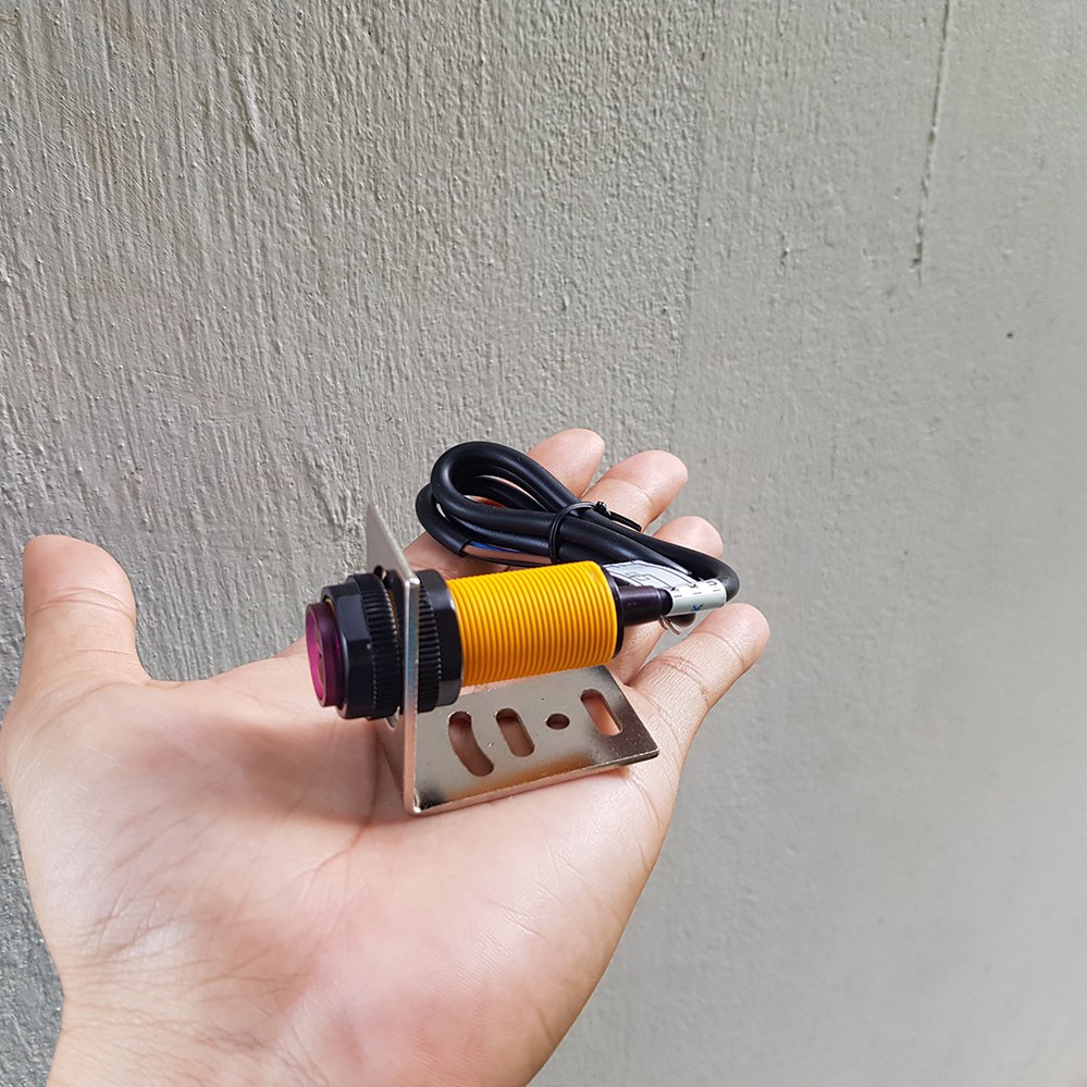 Pat L giá đở cảm biến khoản cách phi 18