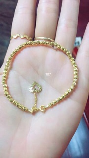 Vòng tay nữ bền đẹp dát vàng.