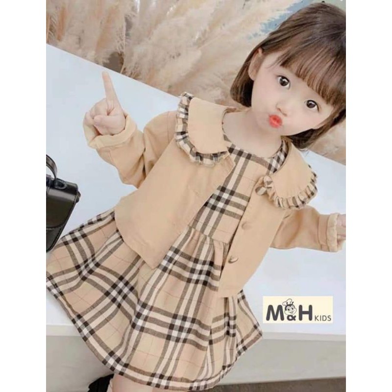 Váy BBR có áo khoác