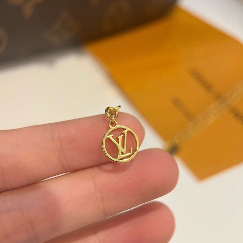 Dây chuyền nữ mặt LV đính đá cao cấp logo thương hiệu Louis Vuitton vòng cổ nữ mẫu mới 2022