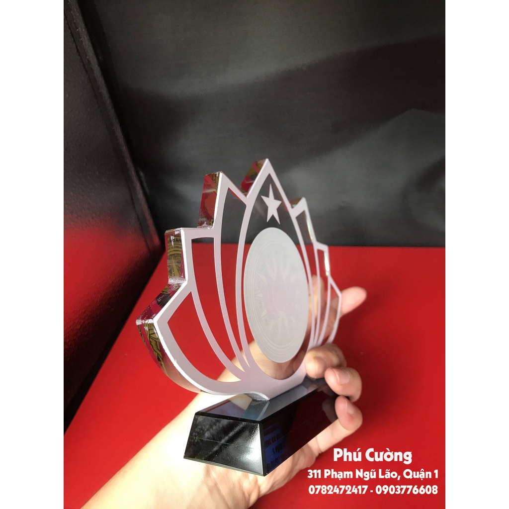 Kỷ Niệm Chương - Pha Lê - Bông Sen 7 Cánh