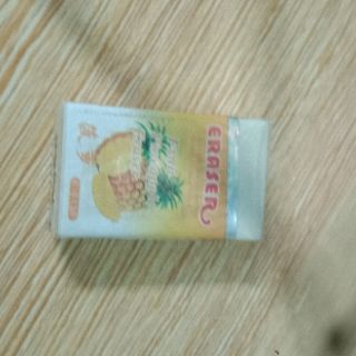 2 cái Tẩy bút chì hoa quả