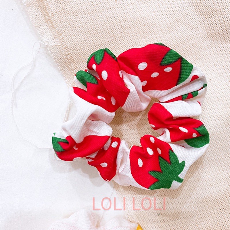 Scrunchies  cột tóc caro  trái dâu nhí xinh xinh.Buộc  tóc hoạ tiết trái cây Hoa quả dễ thương nhiều màu LOLI