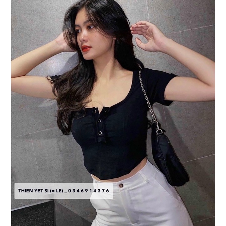 Áo croptop tay ngắn CỔ NÚT BẤM VẢI NỔI MC nữ năng động trẻ trung cá tính - Thiên Yết
