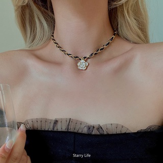 Vòng Cổ Choker Dây Da Mặt Hoa Trà