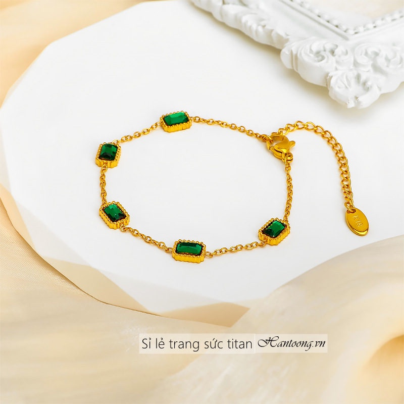 Vòng cổ titan nữ không gỉ thiết kế mặt đá màu xanh lục thời trang tinh tế nhẹ nhàng mẫu mới