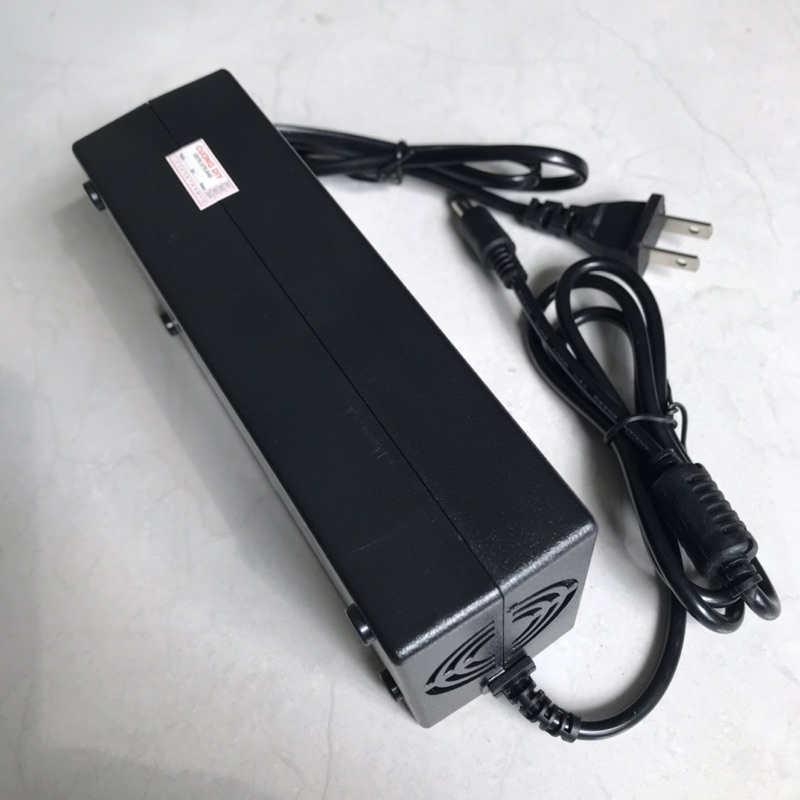 Sạc pin  Li-ion 12.6V-5A đầy tự ngắt , có quạt làm mát