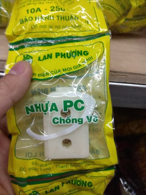 50 phích cắm cái Lan Phượng ( nửa bịch)