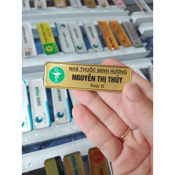 Thẻ tên nhà thuốc, quầy thuốc cho dược sĩ - dùng ghim cài