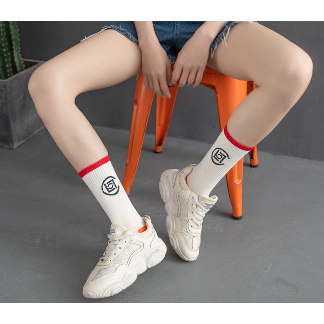Vớ thể thao cao cổ Nam Nữ phong cách trẻ trung, năng động.
