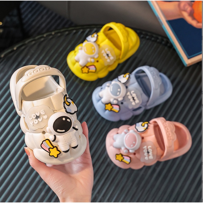 Dép trẻ em phi hành gia, dép cross cho bé kèm sticker, sục cross cho bé trai bé gái siêu nhẹ chống trơn trượt