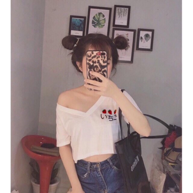 Áo croptop cổ tim thêu quả dâu 2 màu RICH STORE CRT45