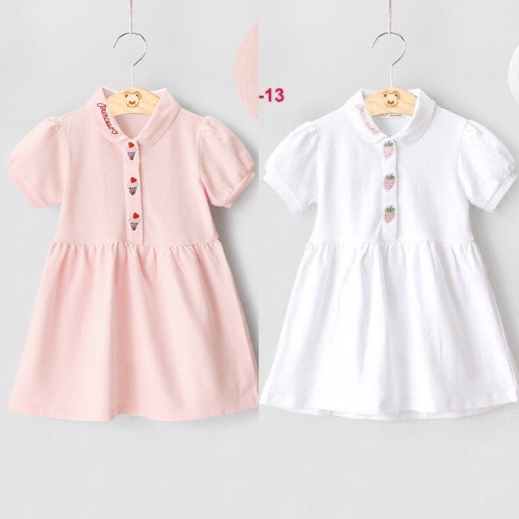 Đầm váy thun polo bé gái thêu chữ cổ áo và nút trái cây nổi bật size 1-14 tuổi Rio có sẵn