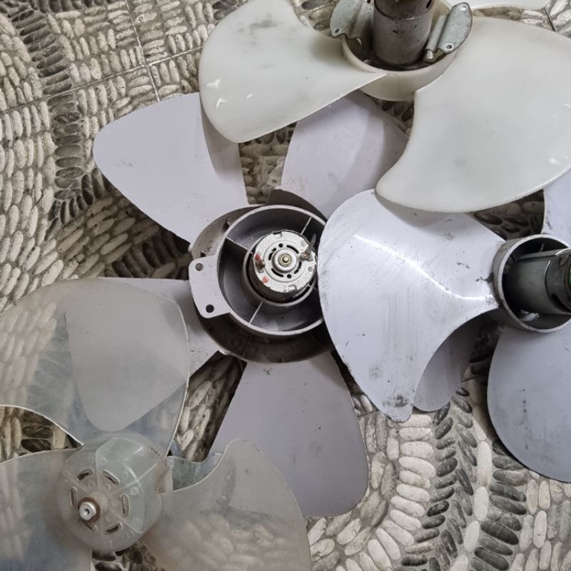 cánh quạt +motor tháo máy sải cánh từ 25 - 30cm tùy loại