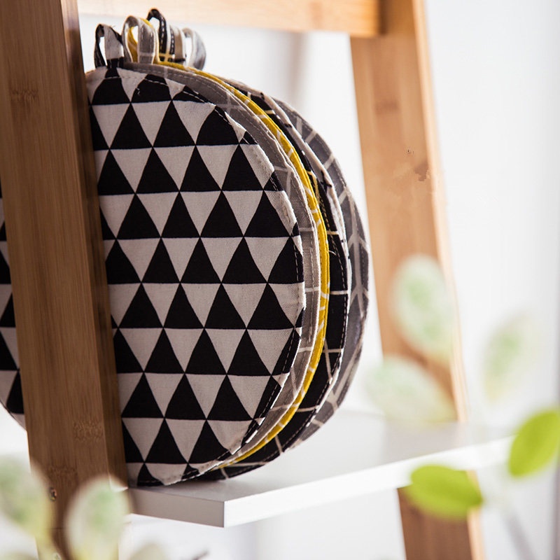 Thảm lót tròn cách nhiệt chống trượt tiện dụng