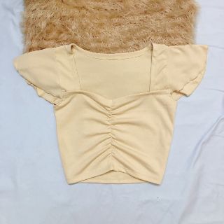 Áo croptop nhúng thun giữa ngực