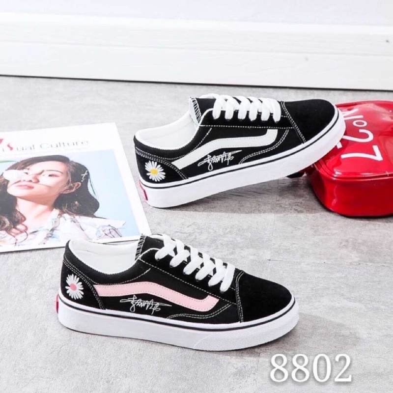 [Xả Kho Tồn Size 35,36] giày Cv cao cổ hoa cúc size 35 36 37 màu đen trắng