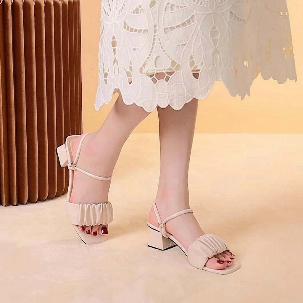 Giày MWC 4247 - Giày Sandal Cao Gót Đế Vuông 3CM Quai Nhún Màu Đen Kem Xinh Xắn
