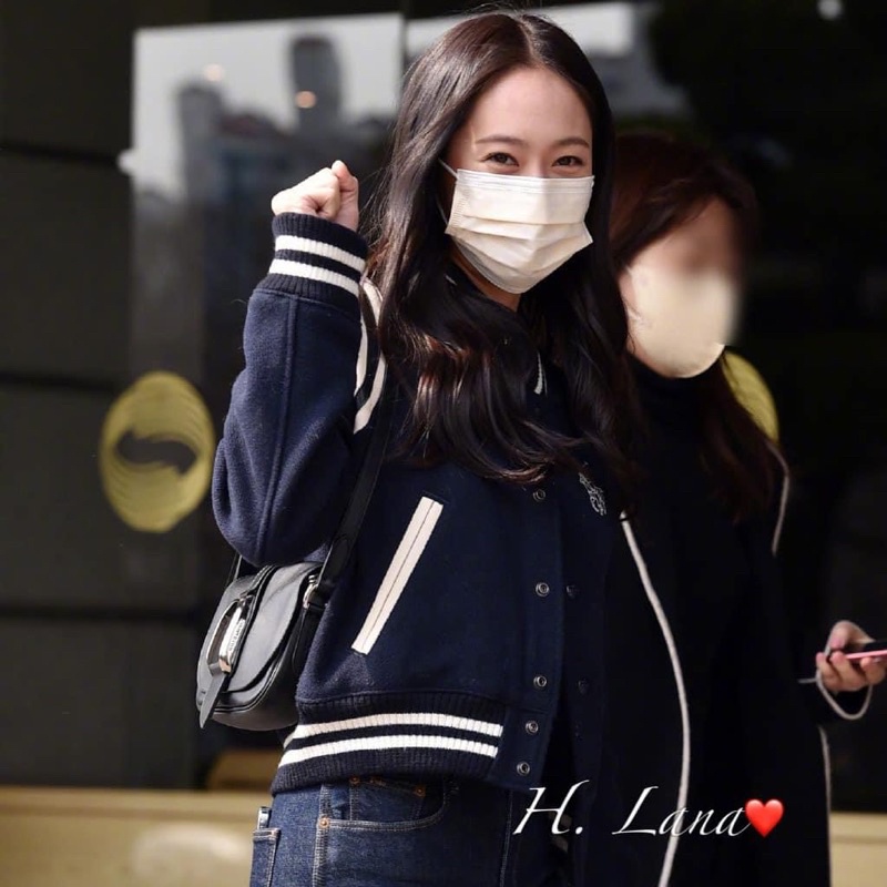 ÁO BOMBER XANH PHỐI SỌC TRẮNG THÊU NGỰA