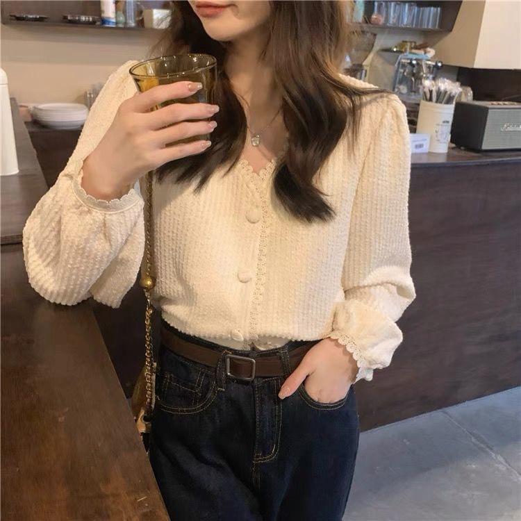 Áo sơ mi dài tay viền xoăn cổ V đính nút vintage cực xinh