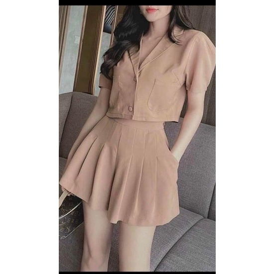 Set áo vest croptop phối quần giả váy.