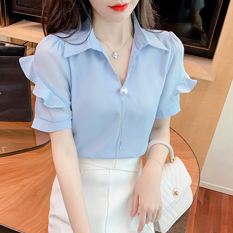 Áo kiểu chiffon tay ngắn cổ bẻ chữ V phối dây chuyền đính hạt phong cách mới thời trang mùa hè tươi tắn 2022 cho nữ