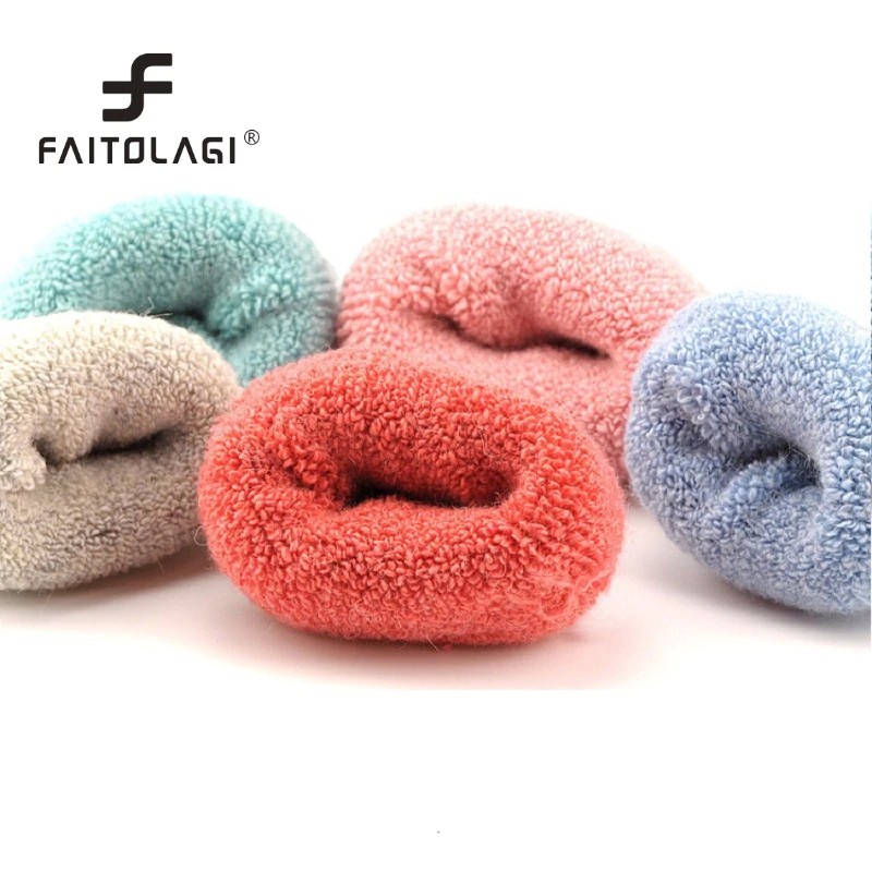 Đôi vớ ngắn giữ ấm chân dễ thương cá tính dành cho nữ