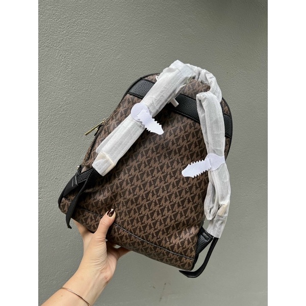 TNS - Balo form vuông siêu hot hit M•K Rhea Medium Backpack-chất da siêu bền-màu nâu chữ phối đen