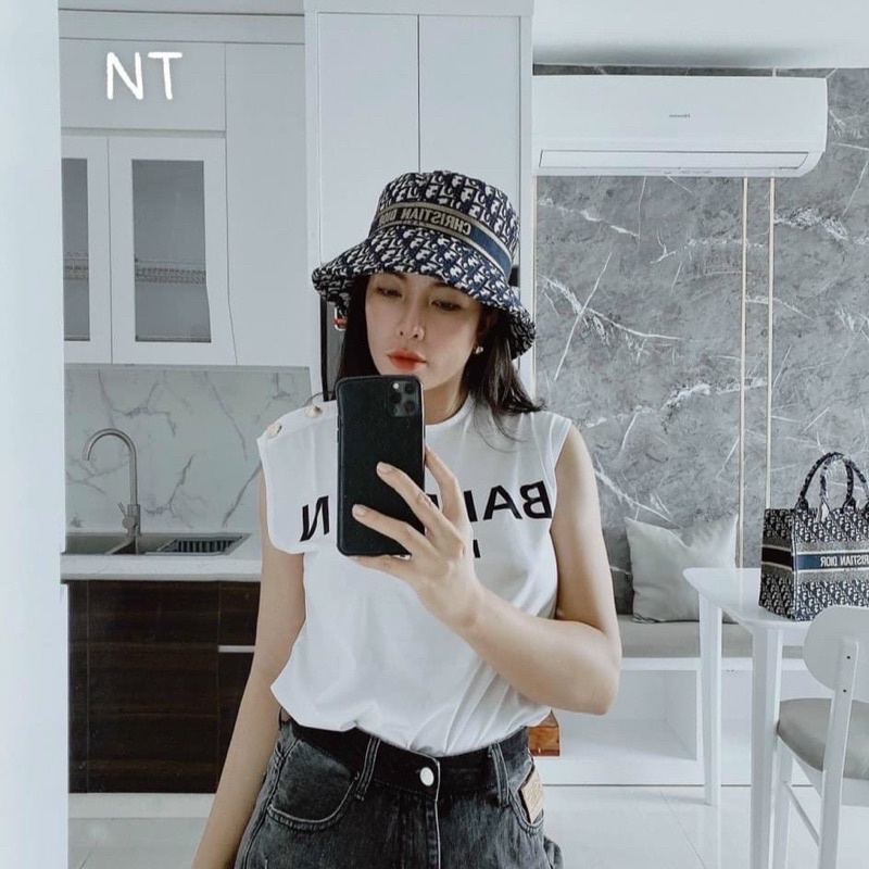 Cặp mũ bucker và lưỡi trai dior đai thêu