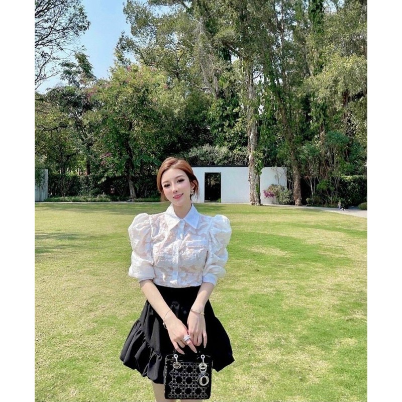 SET ÁO REN HOA NỔI TRẮNG CHÂN VÁY XOÈ ĐEN