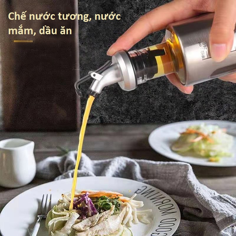 Bình Đựng Dầu Ăn, Nước Tương Bằng Thủy Tinh Có Vạch Chia Thể Tích, Ốp Bình Bằng INOX Dày Chắc, Tiện Lợi