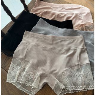 Quần váy phối ren