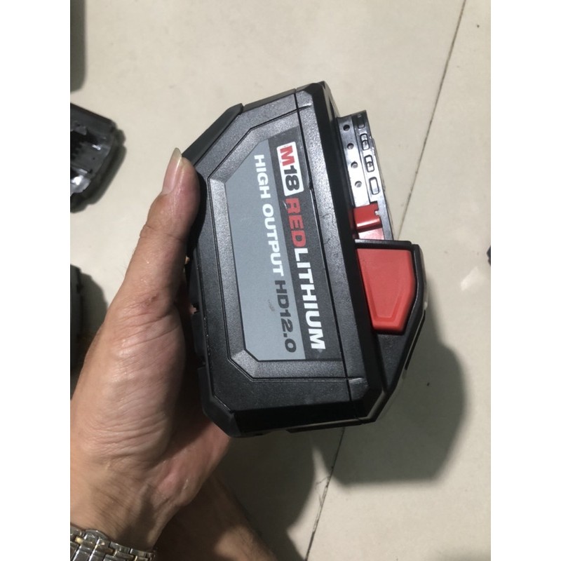 pin milwaukee 18v -12ah đẹp 95%