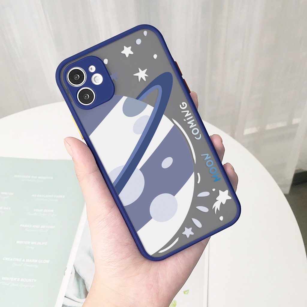 Ốp lưng i.phone hình Coming vũ trụ C14 lưng nhám chống vân tay viền nổi phím màu 7plus/8plus/x/xs/xsmax/11/12/13/promax