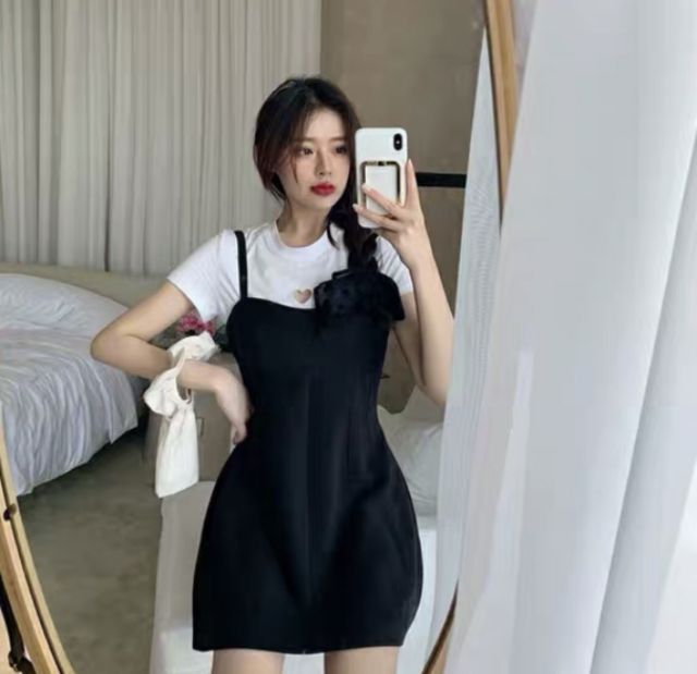 Set yếm đen áo trắng khoét tim