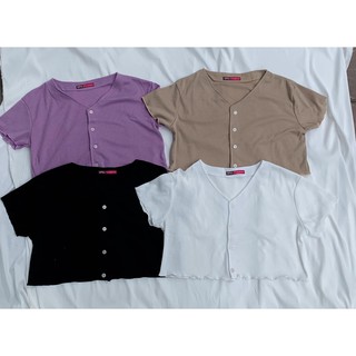áo crop top cài cúc cổ tim
