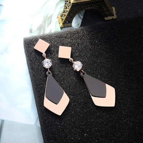 Bông Tai Dự Tiệc Sang Trọng Titan Ko Đen TT 2503