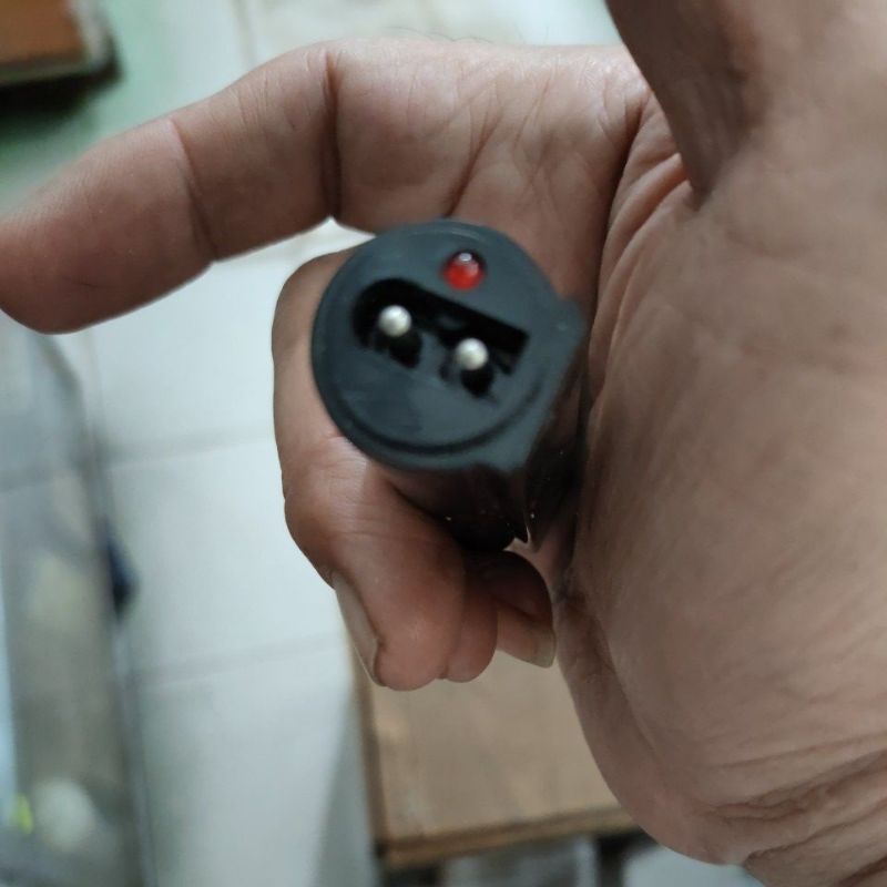 Pin sạc của tông đơ Q2