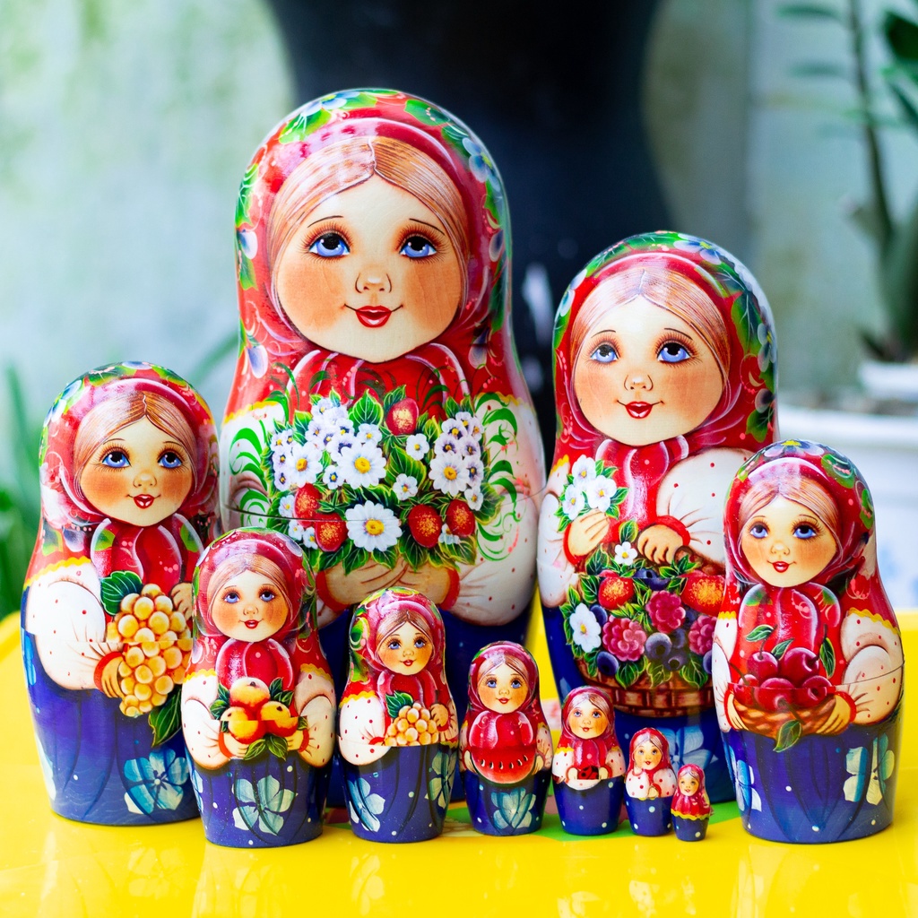 (CỰC ĐẸP VÀ SANG TRỌNG) BỘ BÚP BÊ NGA MATRYOSHKA &quot;CÔ BÉ KATIA ÔM HOA&quot; 10 LỚP SIZE LỚN 28CM CỰC DỄ THƯƠNG GIÁ ƯU ĐÃI