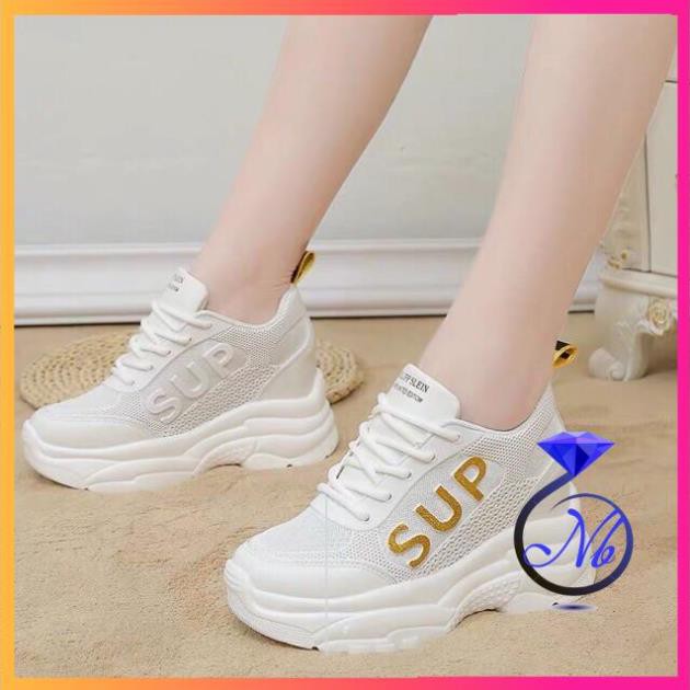 Giày thể thao chữ SUP